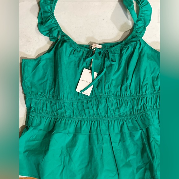 Skies are blue elastic neck lining shorts sleeve - Picture 3 of 12